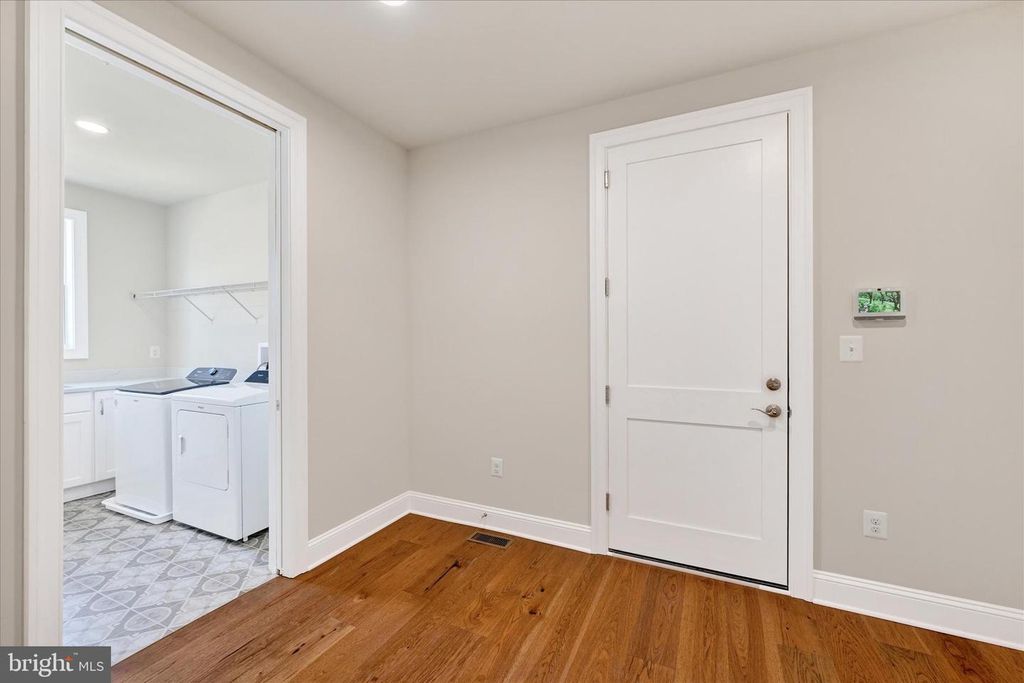 Image 14 of property listing at 118 VILLABROOK WAY, Baltimore, MD 21212