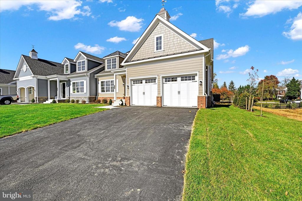 Image 2 of property listing at 118 VILLABROOK WAY, Baltimore, MD 21212