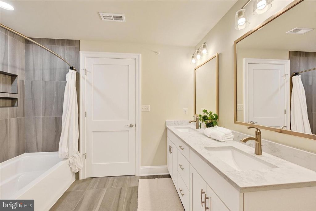 Image 33 of property listing at 118 VILLABROOK WAY, Baltimore, MD 21212