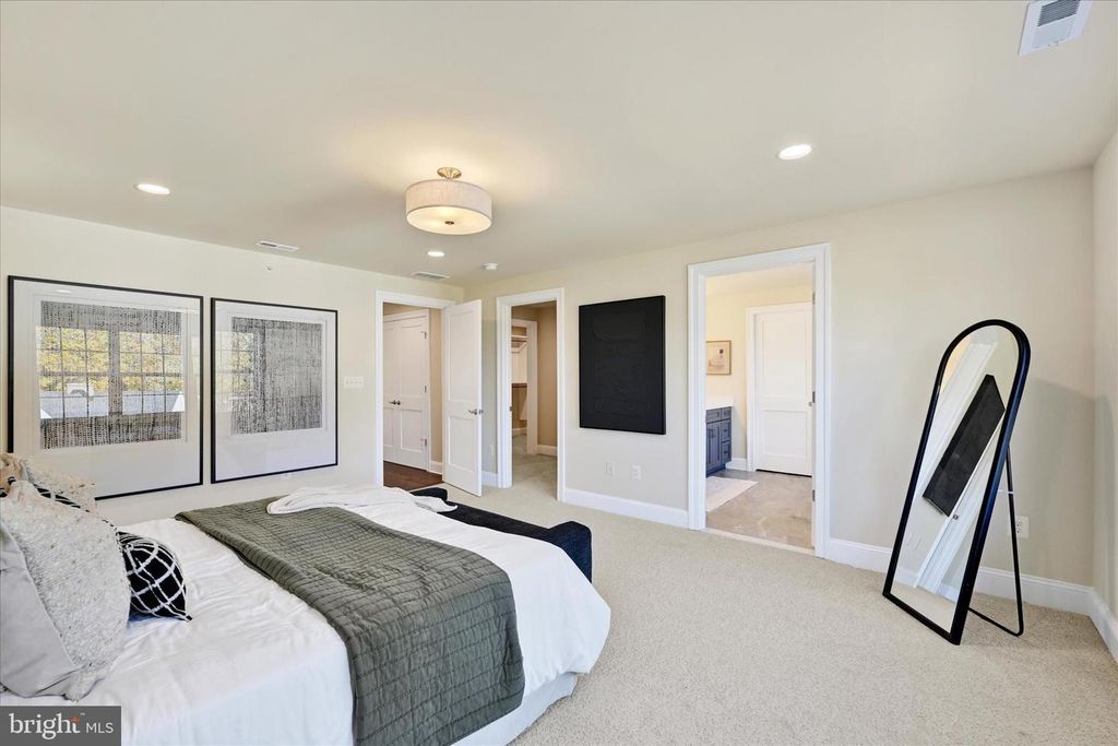 Image 38 of property listing at 118 VILLABROOK WAY, Baltimore, MD 21212