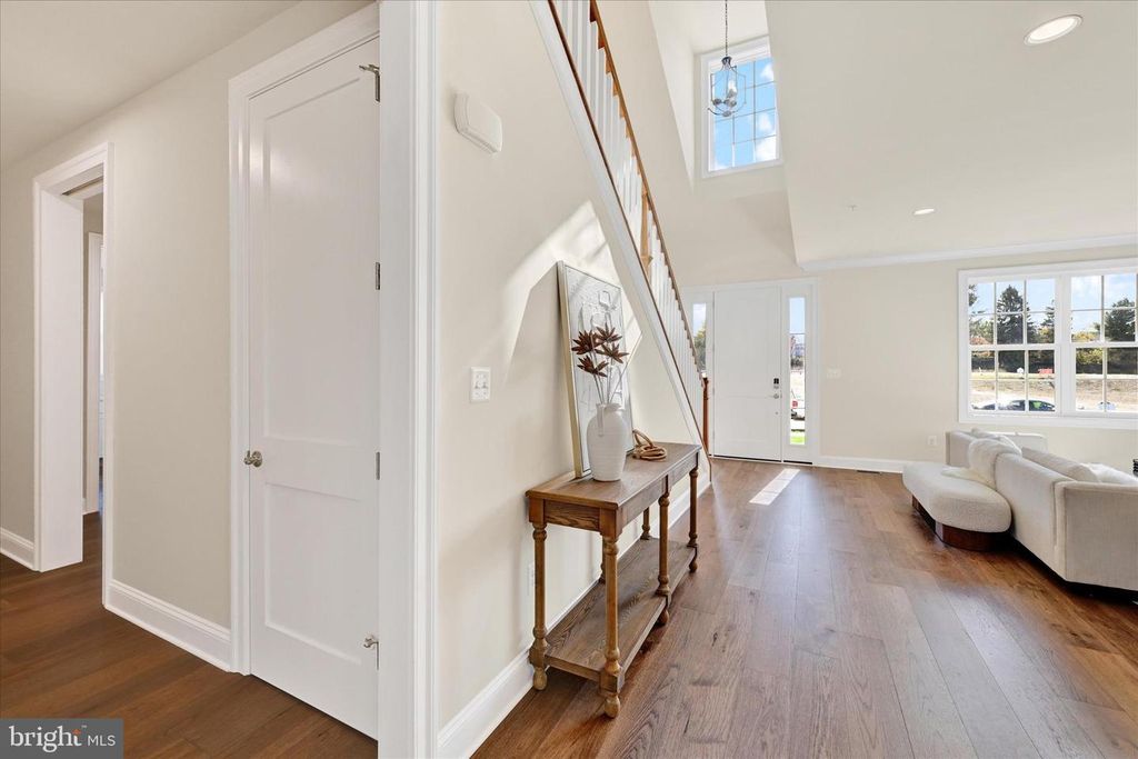 Image 4 of property listing at 118 VILLABROOK WAY, Baltimore, MD 21212