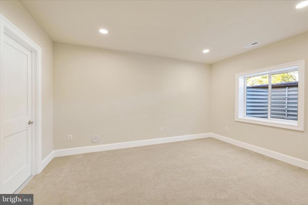 Image 45 of property listing at 118 VILLABROOK WAY, Baltimore, MD 21212