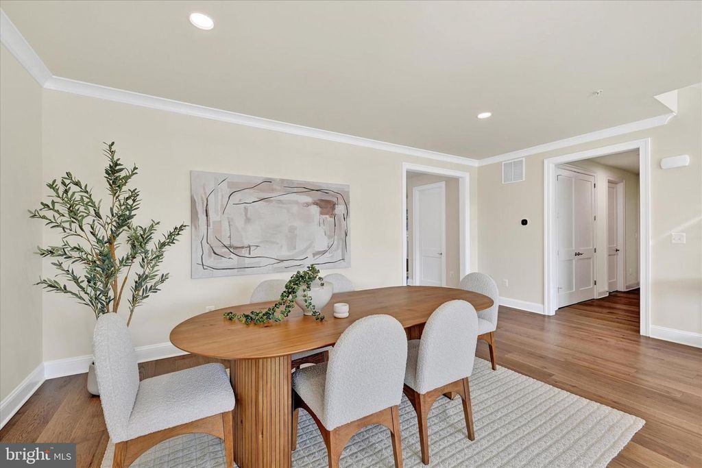 Image 8 of property listing at 118 VILLABROOK WAY, Baltimore, MD 21212