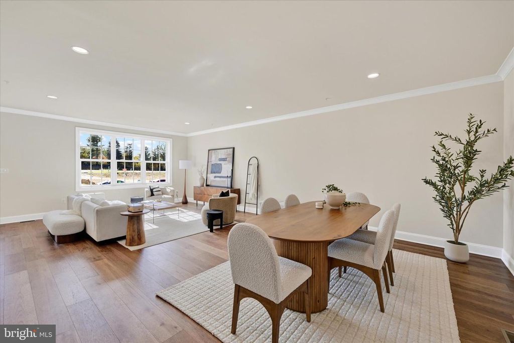 Image 9 of property listing at 118 VILLABROOK WAY, Baltimore, MD 21212