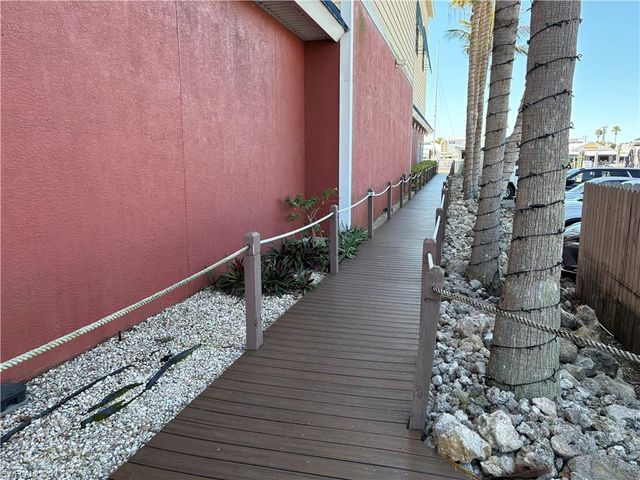 750 River Point DR, Naples, FL 34102