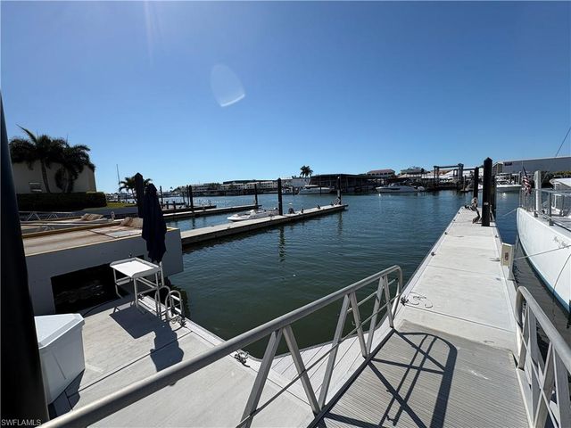 750 River Point DR, Naples, FL 34102