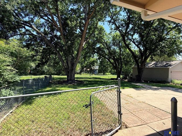 8130 N Hazelwood Drive, Lincoln, NE 68510