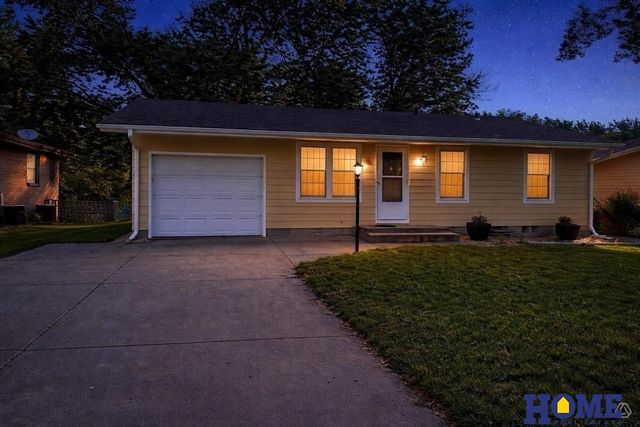 8130 N Hazelwood Drive, Lincoln, NE 68510