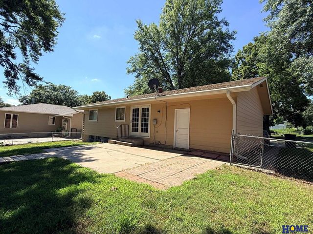 8130 N Hazelwood Drive, Lincoln, NE 68510