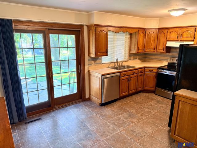 8130 N Hazelwood Drive, Lincoln, NE 68510