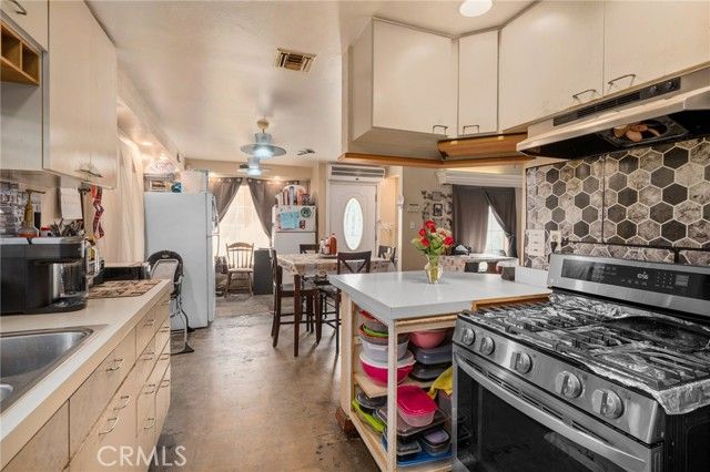 6757 Clifford, Riverside, CA 92504