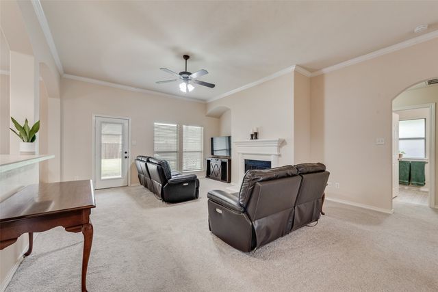 828 Greenview Court, Aubrey, TX 76227