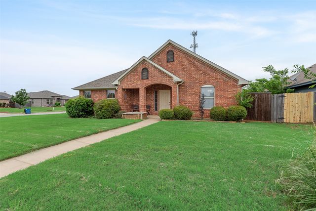 828 Greenview Court, Aubrey, TX 76227