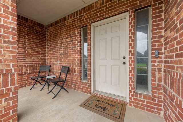828 Greenview Court, Aubrey, TX 76227