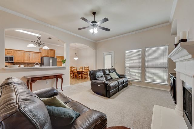828 Greenview Court, Aubrey, TX 76227