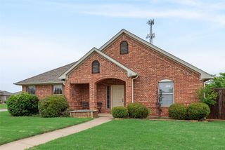 828 Greenview Court, Aubrey, TX 76227