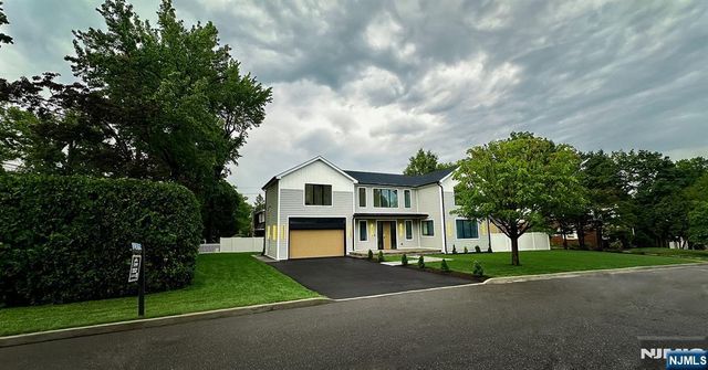 171 Newcomb Road, Tenafly, NJ 07670