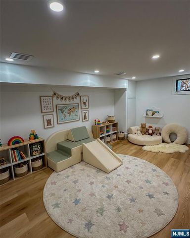 171 Newcomb Road, Tenafly, NJ 07670