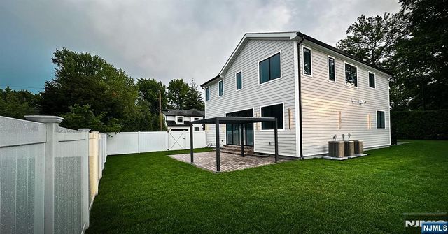 171 Newcomb Road, Tenafly, NJ 07670
