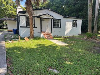 219 NE 141st St, Miami, FL 33161