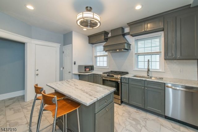 14 Grove Ter, Montclair Twp., NJ 07042