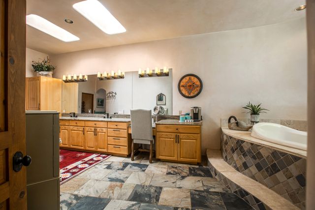 178 El Camino Campo, Corrales, NM 87048