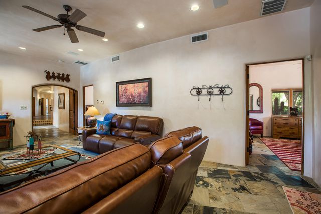 178 El Camino Campo, Corrales, NM 87048
