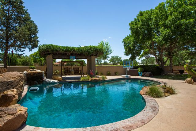 178 El Camino Campo, Corrales, NM 87048