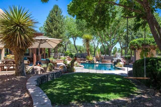 178 El Camino Campo, Corrales, NM 87048
