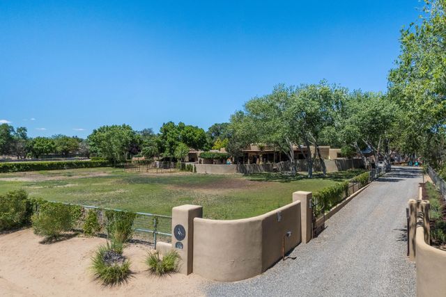 178 El Camino Campo, Corrales, NM 87048