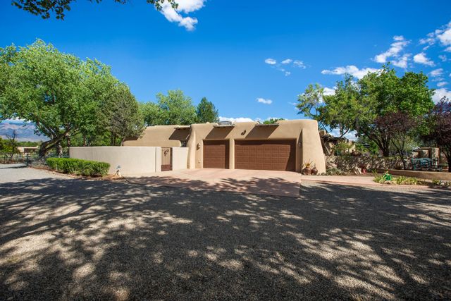 178 El Camino Campo, Corrales, NM 87048