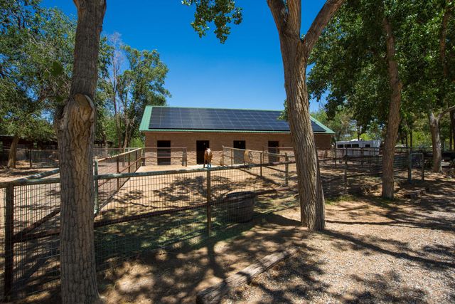 178 El Camino Campo, Corrales, NM 87048