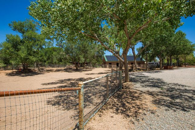 178 El Camino Campo, Corrales, NM 87048