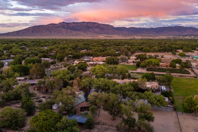 178 El Camino Campo, Corrales, NM 87048