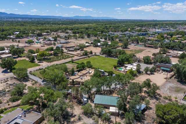 178 El Camino Campo, Corrales, NM 87048
