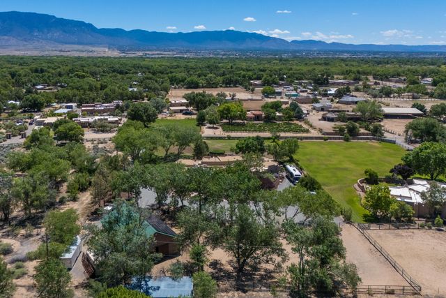 178 El Camino Campo, Corrales, NM 87048