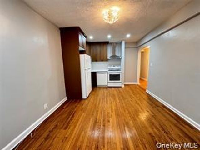 85-16 Little Neck Pkwy 1FL, Floral Park, NY 11001