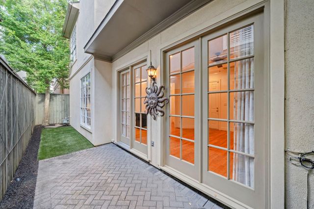 3219 N Pemberton Circle Drive, Houston, TX 77025