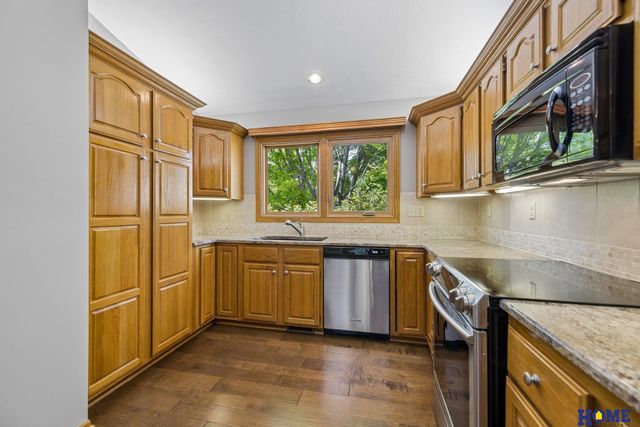6931 Summerset Circle, Lincoln, NE 68516