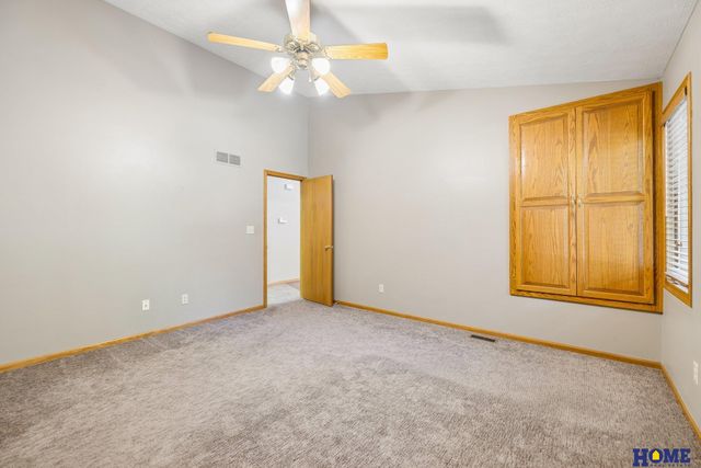 6931 Summerset Circle, Lincoln, NE 68516
