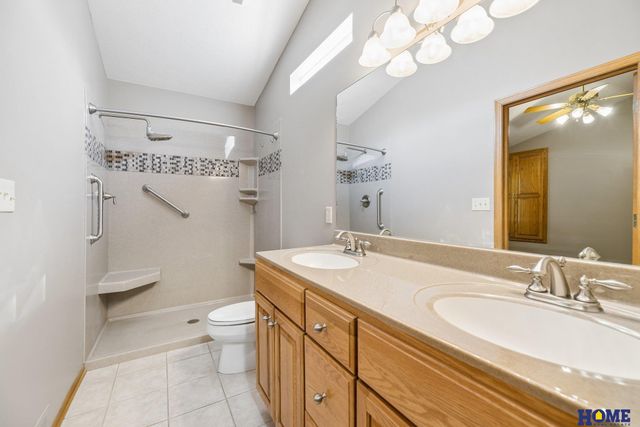 6931 Summerset Circle, Lincoln, NE 68516