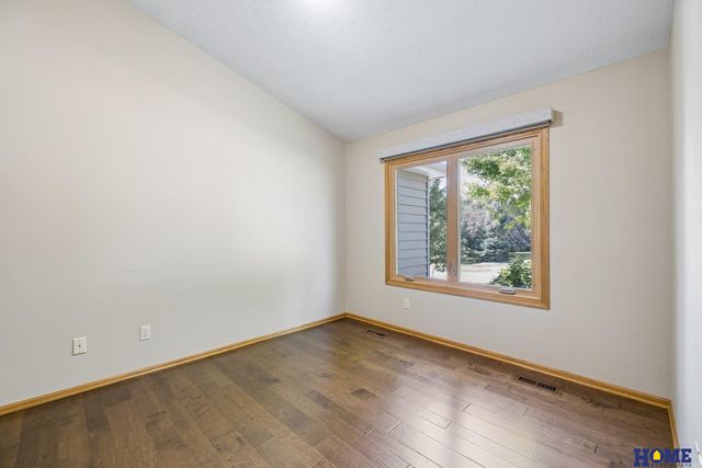 6931 Summerset Circle, Lincoln, NE 68516