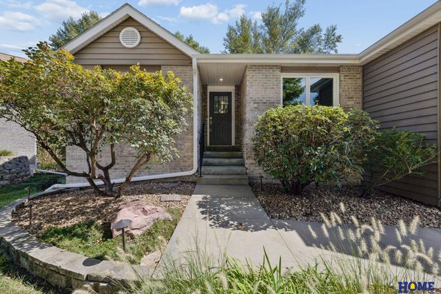 6931 Summerset Circle, Lincoln, NE 68516