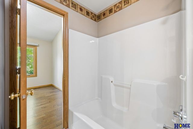 6931 Summerset Circle, Lincoln, NE 68516