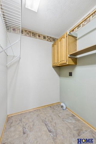 6931 Summerset Circle, Lincoln, NE 68516
