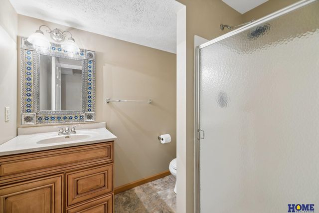 6931 Summerset Circle, Lincoln, NE 68516
