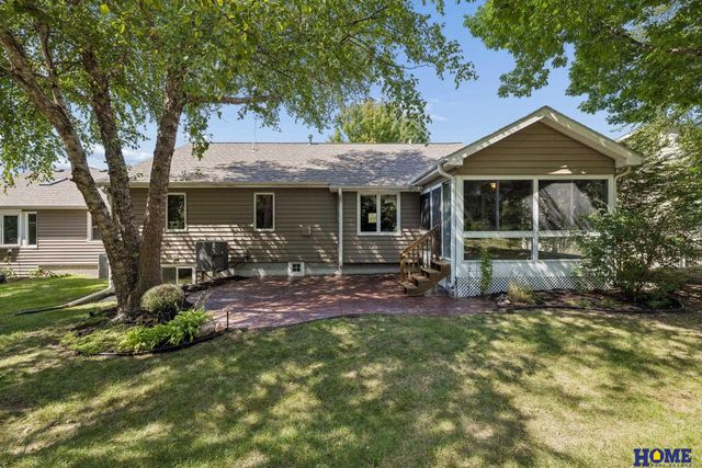 6931 Summerset Circle, Lincoln, NE 68516