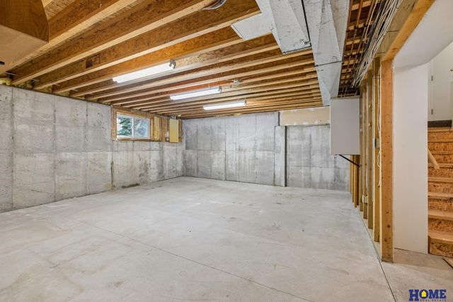 6931 Summerset Circle, Lincoln, NE 68516
