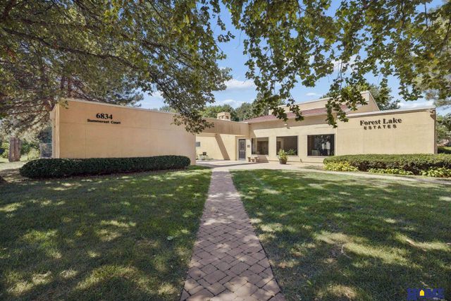 6931 Summerset Circle, Lincoln, NE 68516