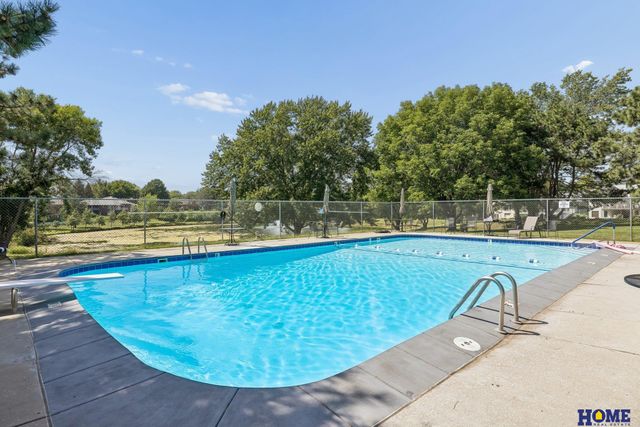 6931 Summerset Circle, Lincoln, NE 68516
